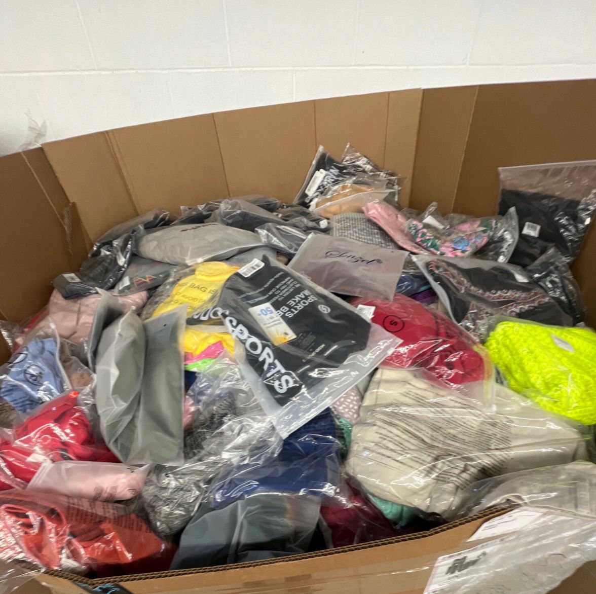 AMAZON ASSORTED CLOTHING - Image 3