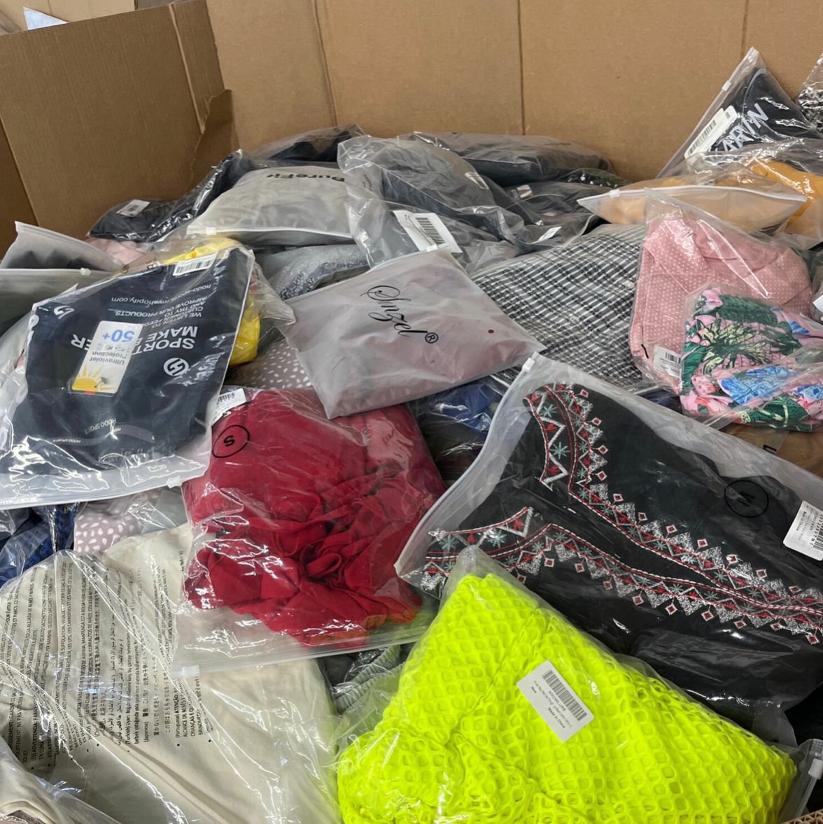 AMAZON ASSORTED CLOTHING - Image 4